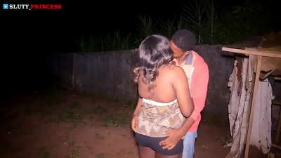 Romans nan lari ak sèks cho ak yon ti fi gra soti nan klib la