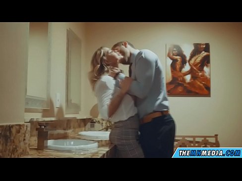 ❤️ Lè yon blond bèl sedui ou nan yon twalèt piblik ☑ Sèks super nan ht.porn-impact.ru ☑